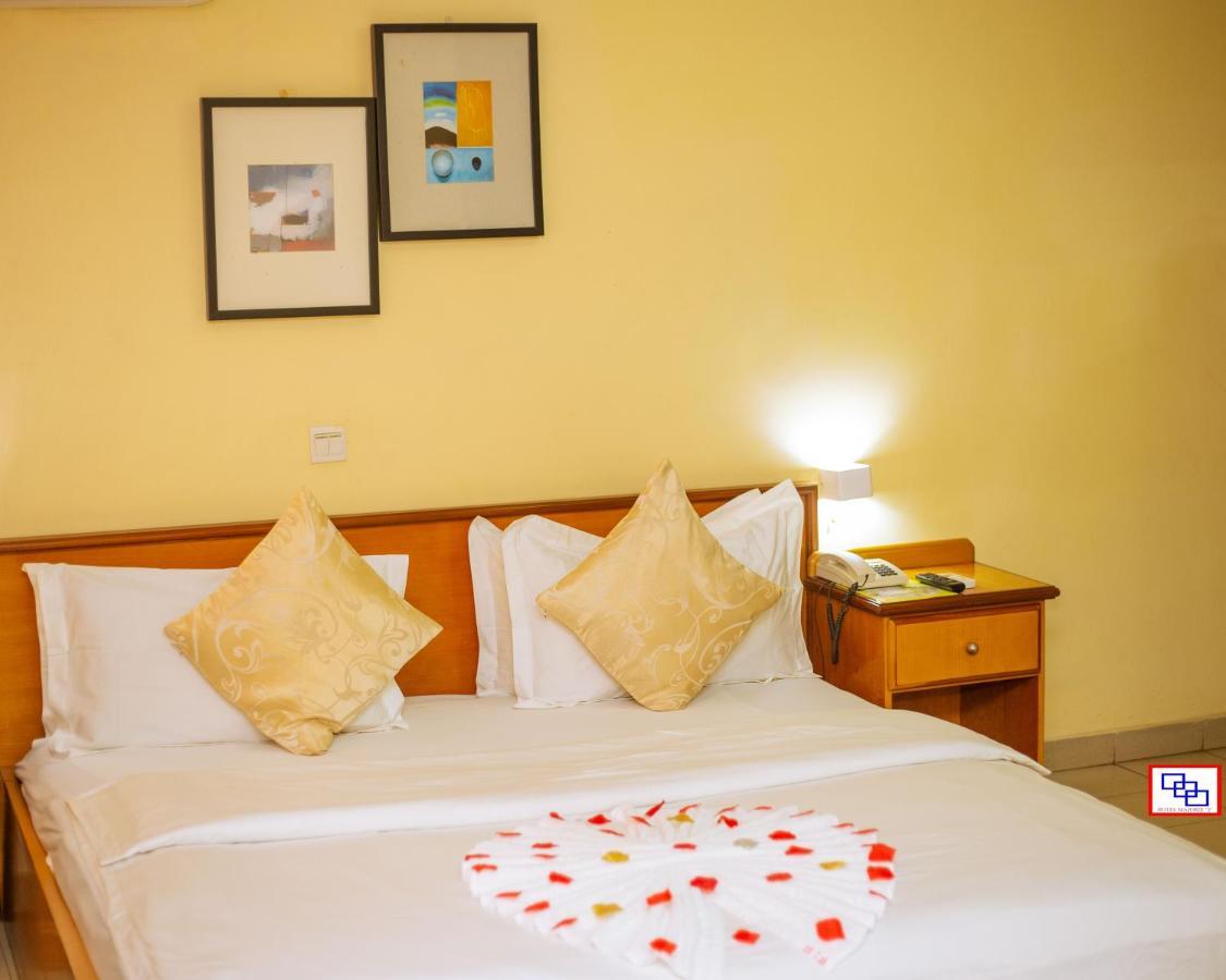 Hotel Marjorie 'Y' Tema Extérieur photo