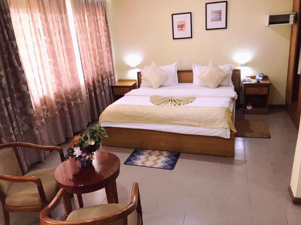Hotel Marjorie 'Y' Tema Extérieur photo